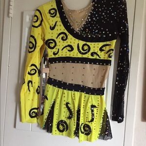 A rhythmic gymnastics costume, s.L (7-8 years)